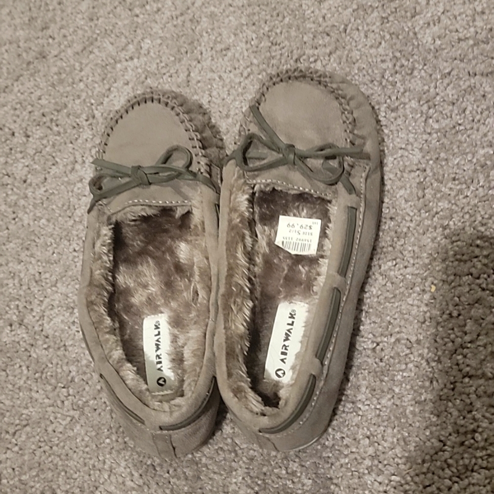 Airwalk moccasins, 5.5, gray
